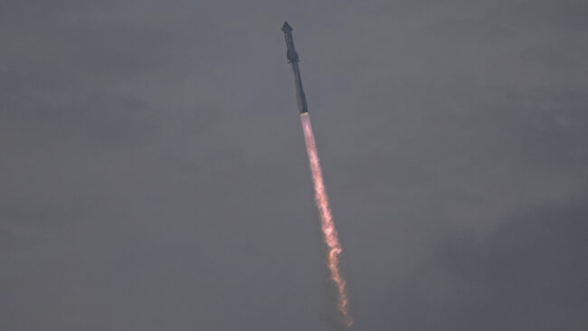 Ο πύραυλος Starship της SpaceX «χάθηκε» κατά την είσοδό του στη γήινη ατμόσφαιρα